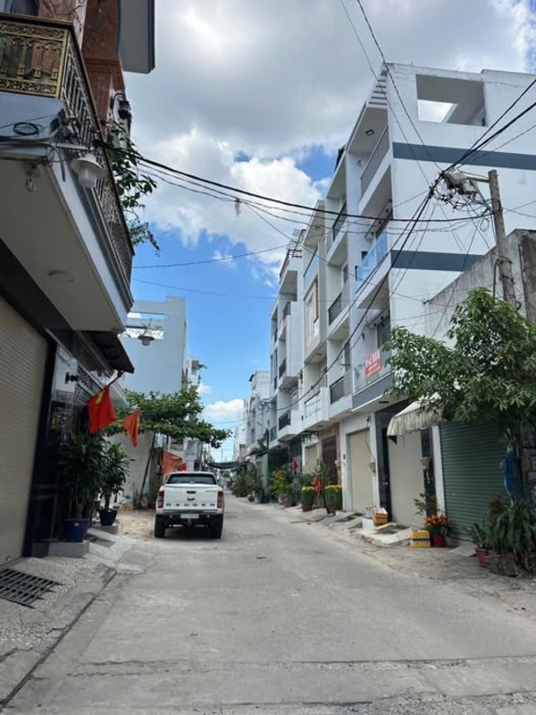 Bán nhà Quận Tân Phú 84m² hẻm 8m - Ô tô vào tận nhà cực đẹp