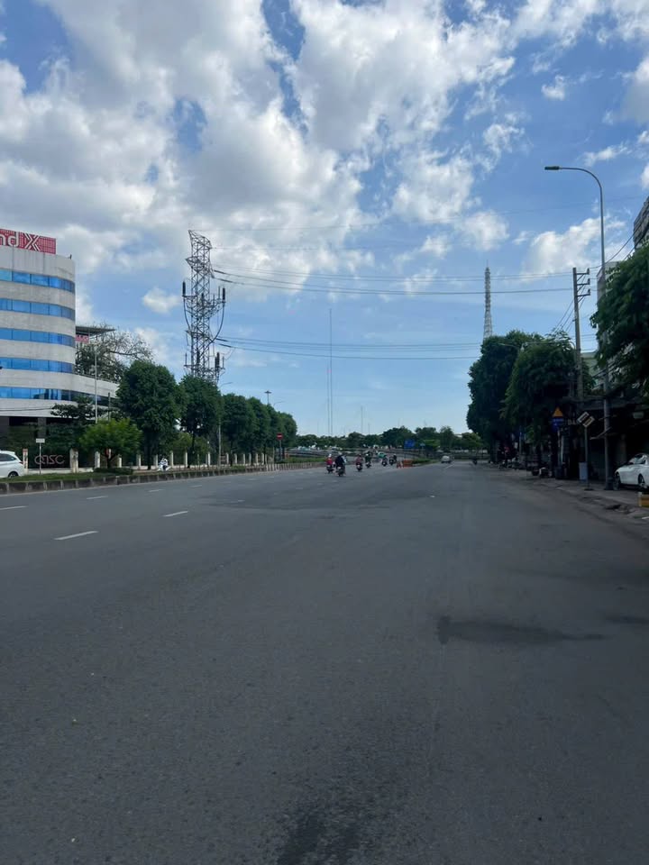 Nhà Quang Trung Q12 100m² 4PN - Giá 5.95 Tỷ - Sẵn Sàng Cho Đại Gia Đình