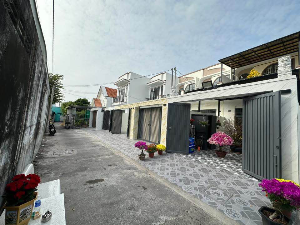 Nhà 2 Tầng Gò Công 126m² - Sổ Hồng Riêng, Hướng Đông Bắc