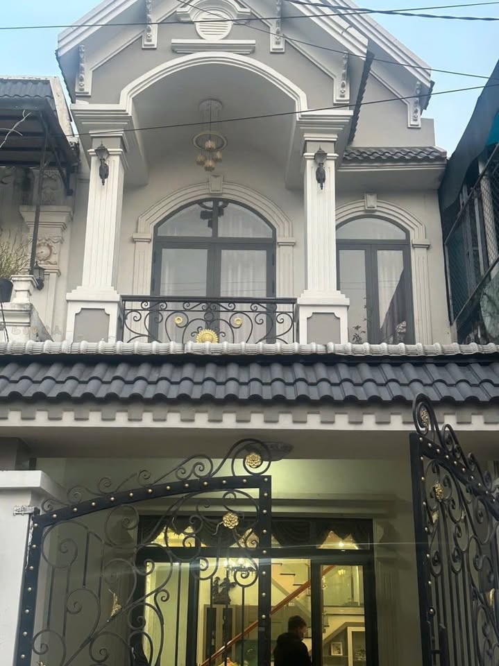 Nhà Phố Tân Uyên 100m² - 2 Lầu, 3PN, Sân Hơi 7 Chỗ - 4 Tỷ