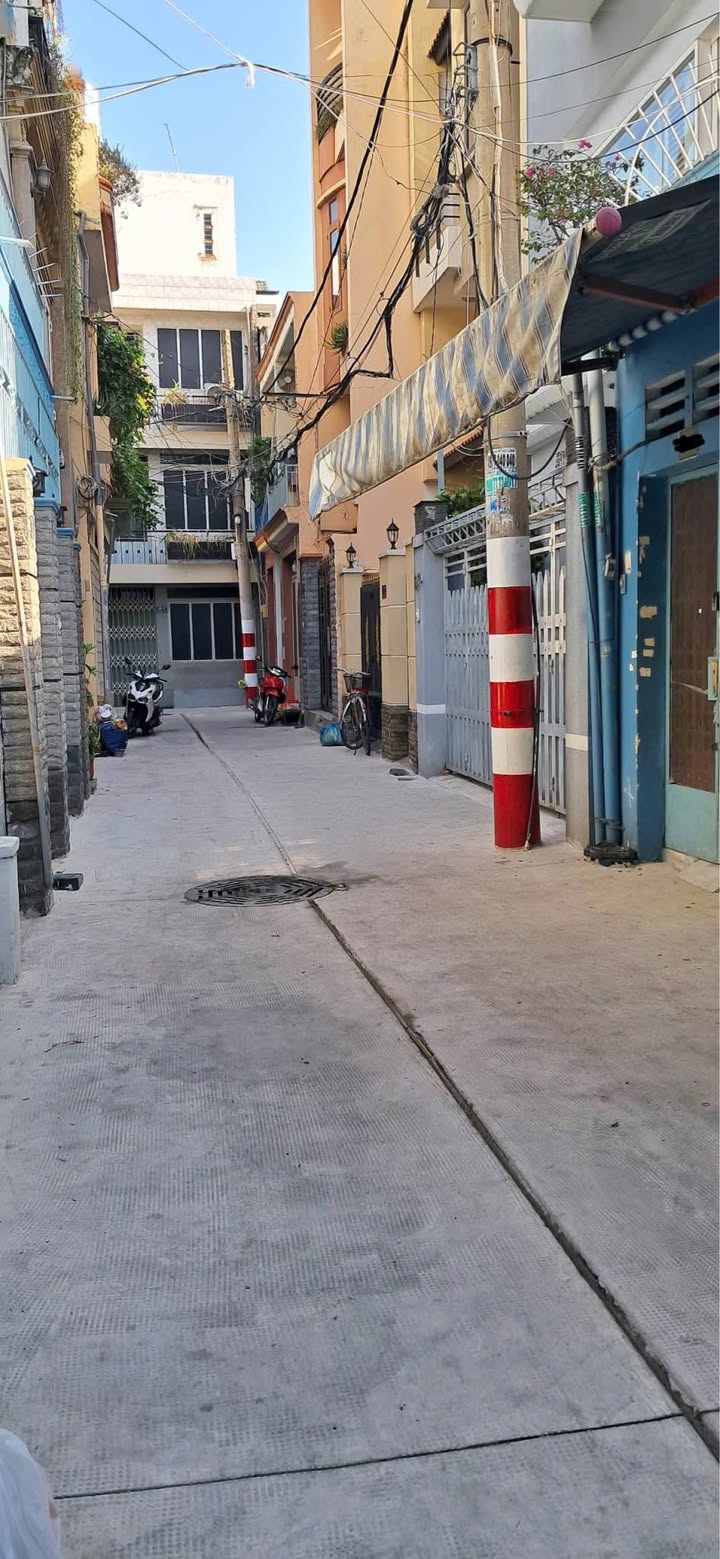 Bán nhà Nguyễn Hồng Đào Tân Bình 63m² - Giá 7.8 tỷ - Ô tô vào nhà