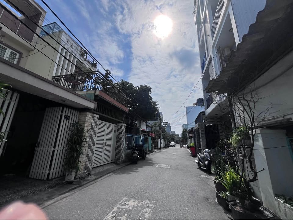 Nhà 125m² Sơn Trà - 8 Tỷ, Ô Tô Tránh, Gần Biển Mỹ Khê