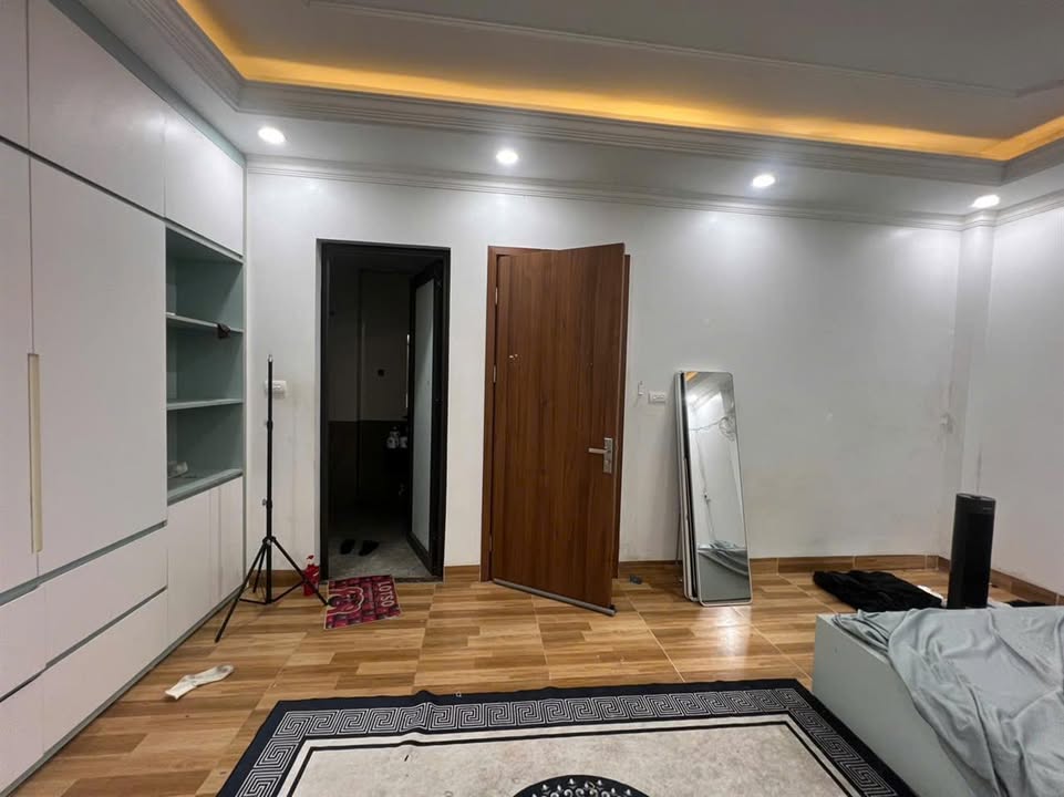 Nhà 5 Tầng Ngõ 105 Láng Hạ 40m² - Full Nội Thất, Sẵn Ở Ngay