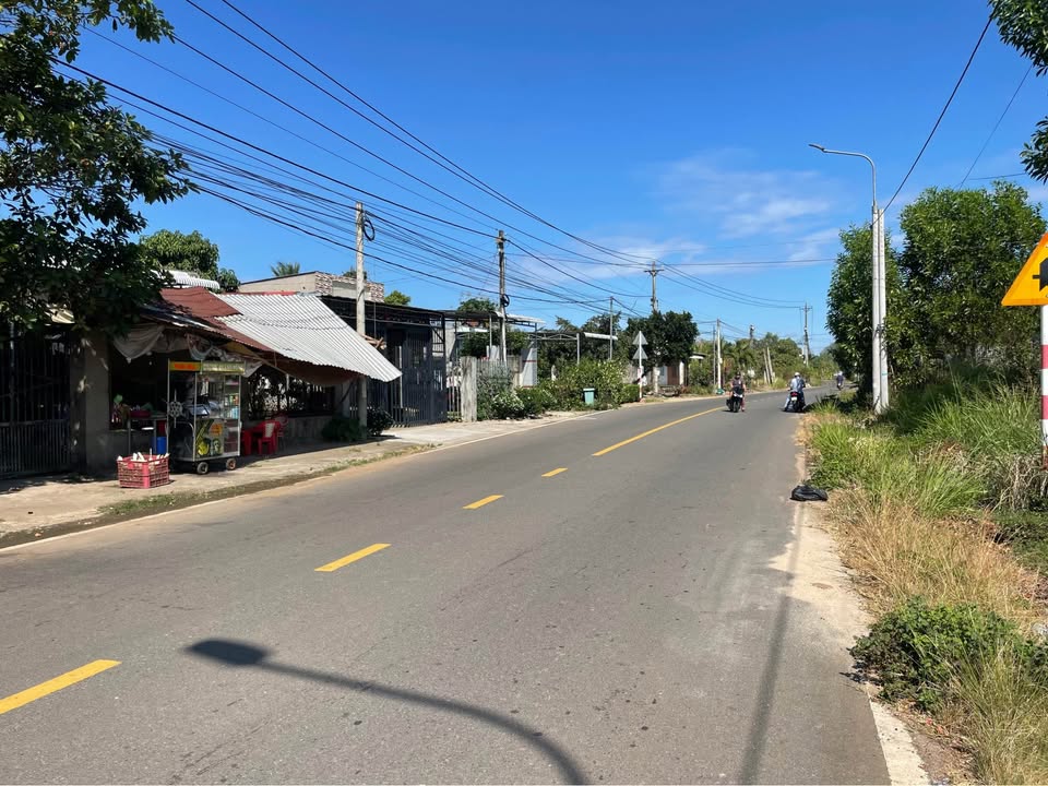Đất nền Mặt tiền Định Quán, Đồng Nai - 200m² Sổ đỏ, Giá chỉ 7xx triệu