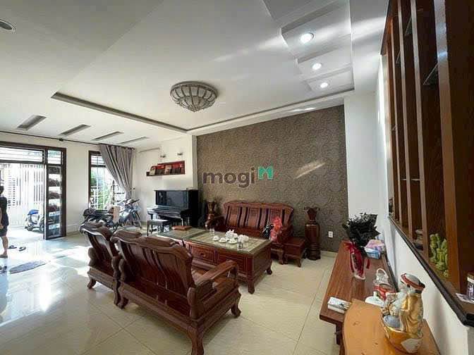Nhà phố Hải Châu 140m² giá 17.9 tỷ - Vị trí đẹp, sẵn sàng ở ngay!