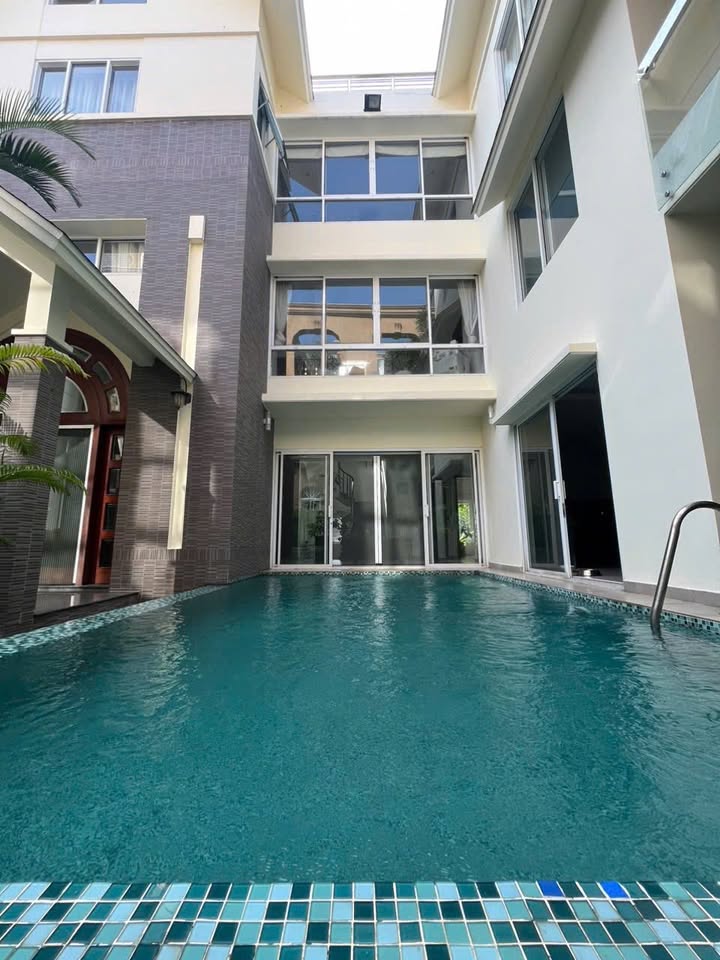 Cho thuê Biệt thự Nguyễn Văn Hưởng, Thảo Điền, TP.HCM - 500m², 6PN, Sân vườn, Hồ bơi