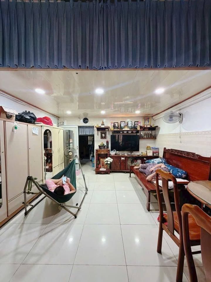 Nhà Bến Vân Đồn Quận 4 107.6m² - Ô tô vào tận nhà, Chính chủ bán!