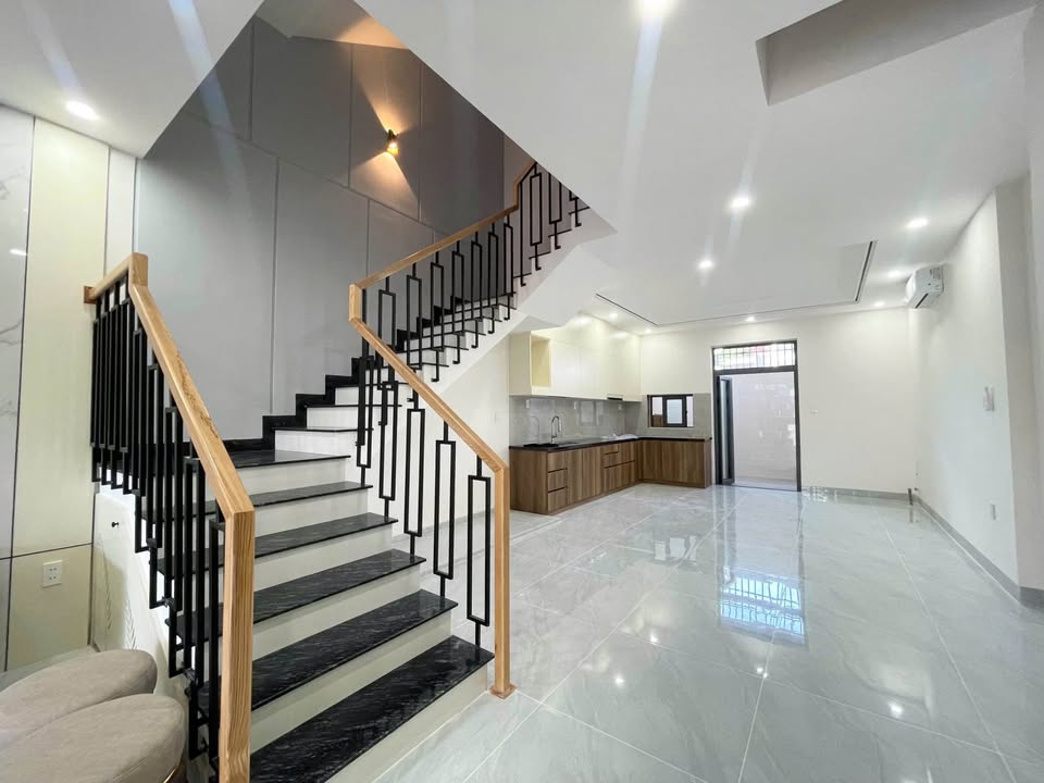 Nhà riêng Nha Trang 27 triệu/tháng - Full nội thất, ô tô đậu thoải mái!