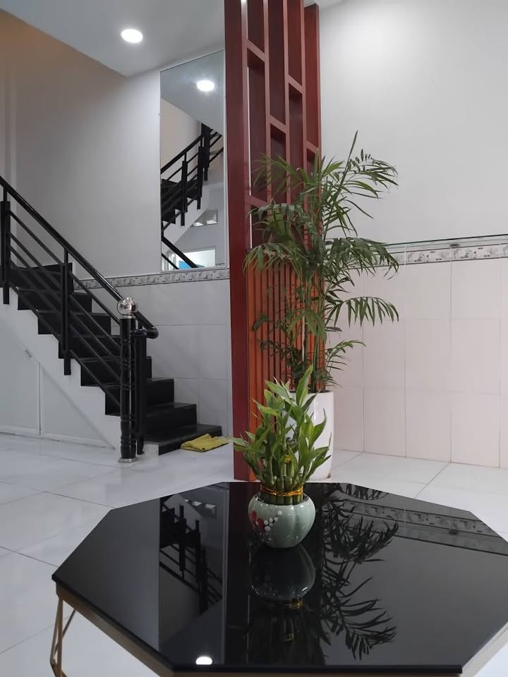 Nhà Quận Tân Phú 24m² 3 tỷ - Sổ hồng sẵn, giá tốt hiếm có!