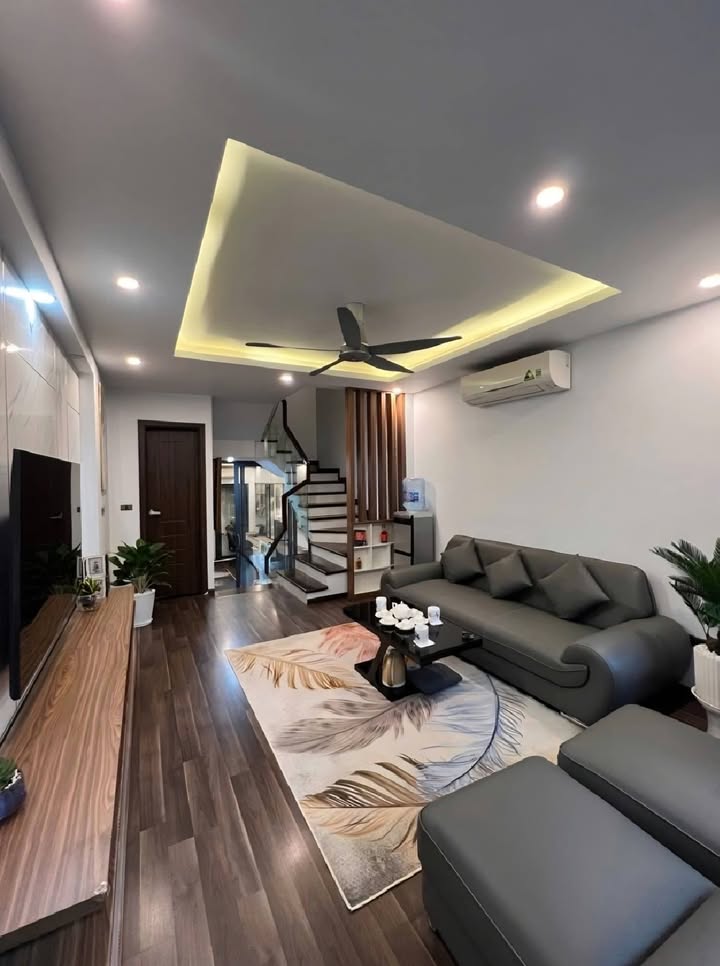 Bán nhà phố Việt Hưng 47m² - Gara ô tô - Ô tô vào tận nhà!
