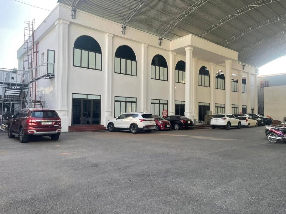 Toà nhà văn phòng Việt Trì, 1300m² - Vị trí trung tâm, sẵn sàng kinh doanh!