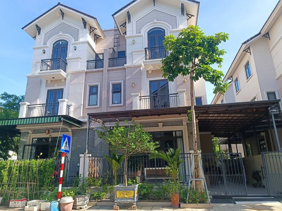 Villa Song Lập Centa VSIP Từ Sơn 135m² - Giá 9.x Tỷ