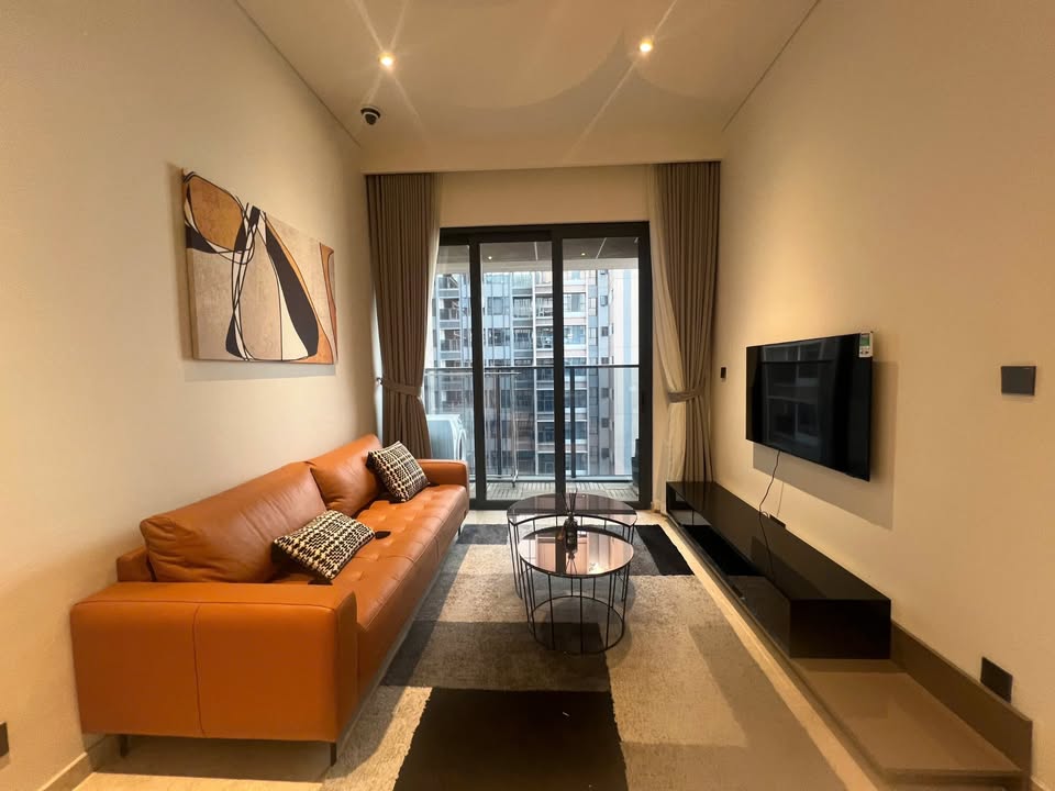 Căn hộ Quận 1 72m² giá 50 triệu - Tầng cao view đẹp cực phẩm!