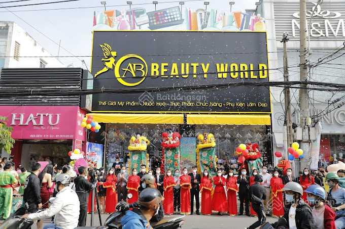 Cho thuê nhà mặt tiền CMT8, Q3 - 300m², 280 triệu, kinh doanh sầm uất