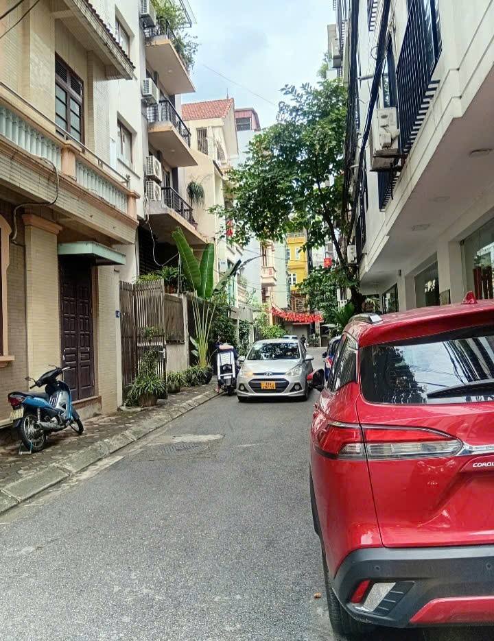 Nhà phố Văn Cao Ba Đình 108m² 37 tỷ - Vị trí đắc địa!