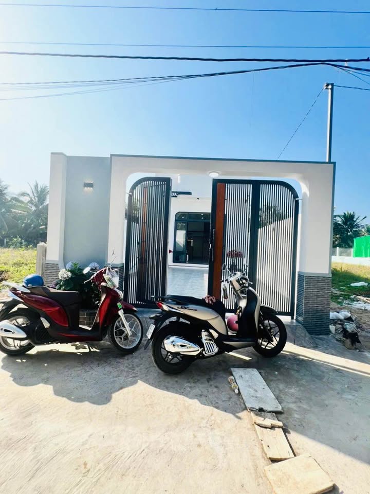 Bán nhà Đạo Thạnh Mỹ Tho 200m² giá 1.69 tỷ - Ô tô vào tận nhà!