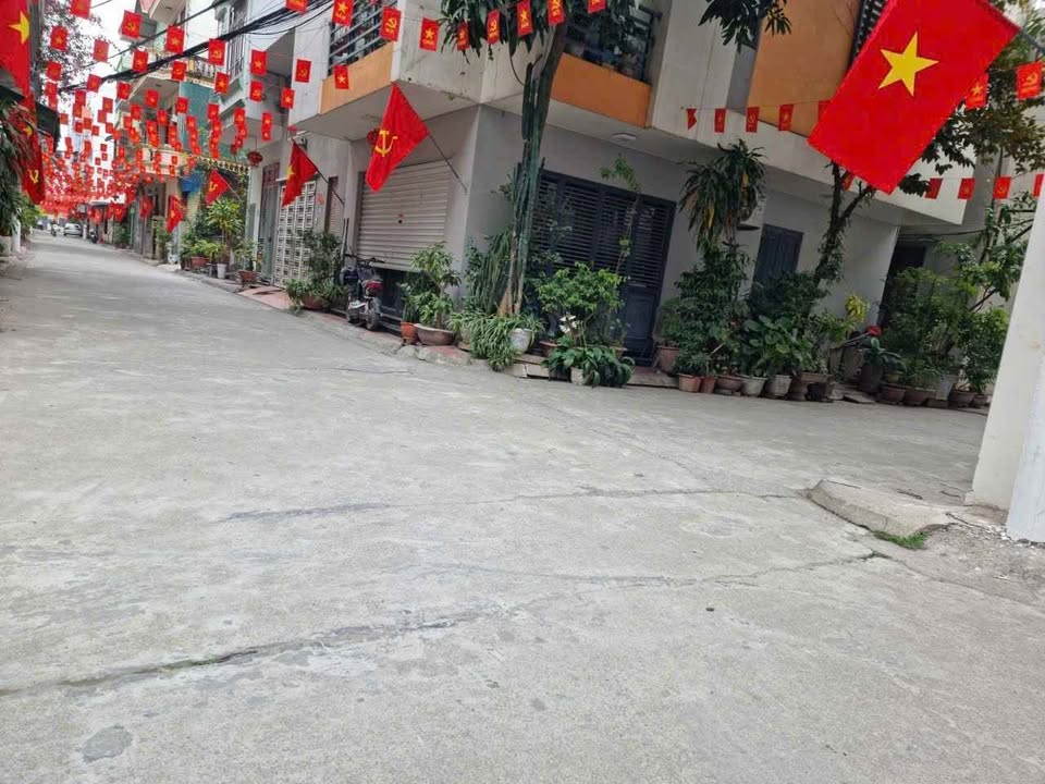 Bán đất phân lô Lai Xá 52m² giá 8 tỷ - Vị trí kinh doanh, ô tô tránh!