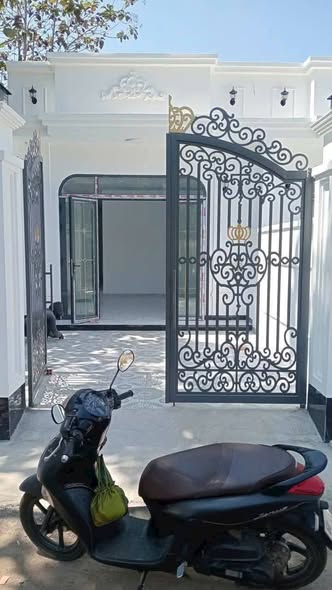 Nhà riêng Xã Hưng Lộc 132m² - Thiết kế hiện đại, sổ hồng sẵn!