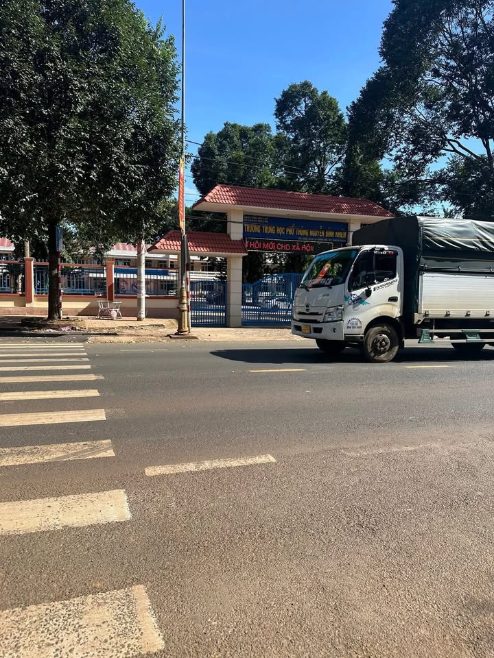 Đất nền Ea Phê, Krông Pắc 300m² - Sổ đỏ chính chủ, đối diện trường học