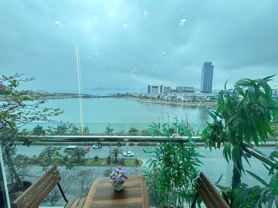 Bán căn hộ 2PN 76m² view biển Bãi Cháy, Hạ Long - Sổ đỏ vĩnh viễn