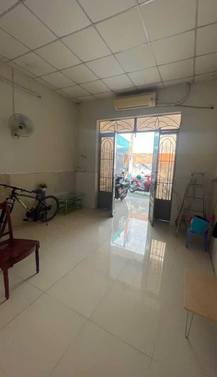 Nhà Sổ Hồng Riêng Quận 12 - 76m² Giá 2.3 Tỷ, Gần Sân Banh Thới Tứ