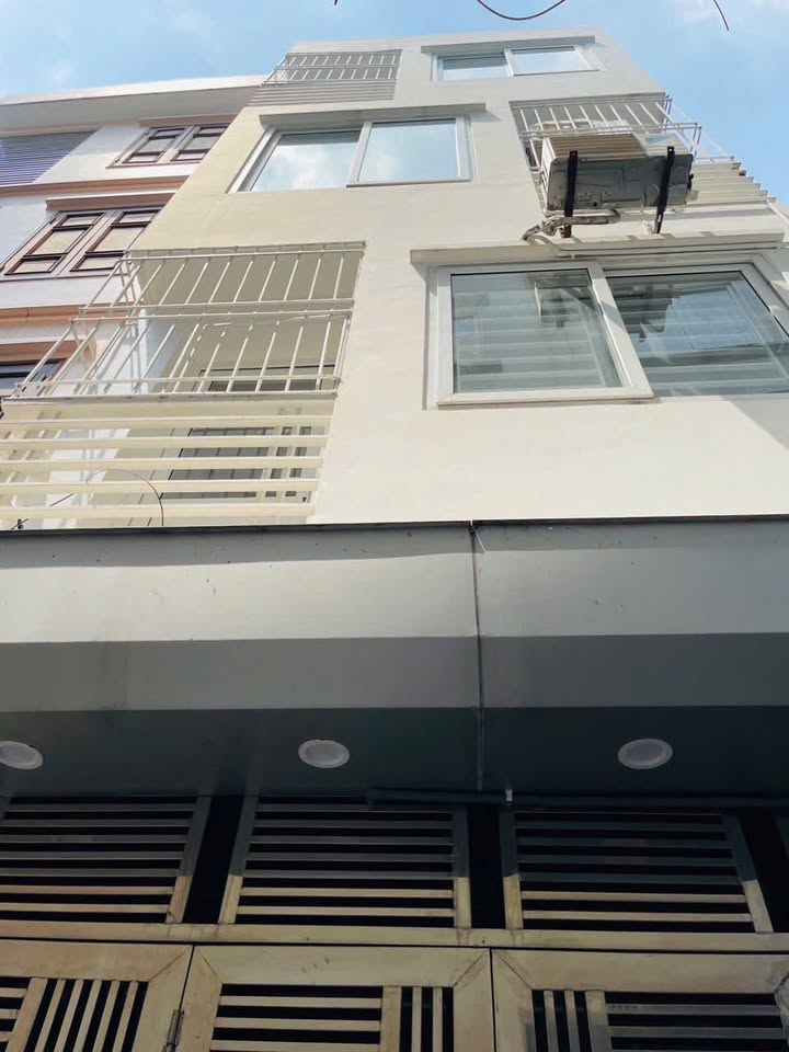 Nhà riêng Phố Dịch Vọng Hậu Cầu Giấy hơn 7 tỷ - Sổ hồng sẵn, ô tô gần!