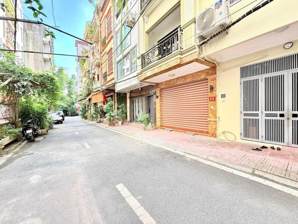 Nhà Riêng Cầu Giấy 35m² - Full Nội Thất, Gara Ô Tô Ở Ngay!