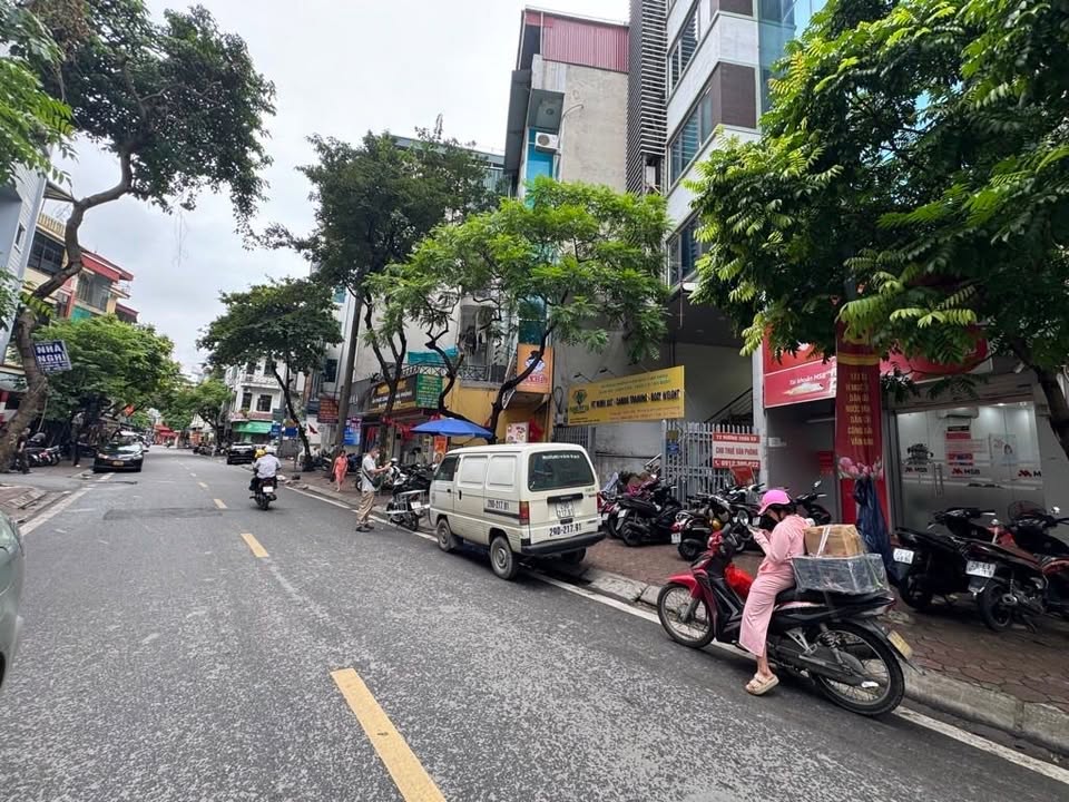 Bán nhà mặt phố Cầu Giấy 74m² - Vị trí đắc địa, kinh doanh đỉnh!