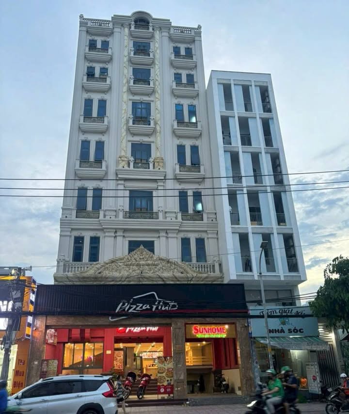 Bán Khách Sạn Mặt Tiền Hai Bà Trưng Dĩ An 125m² - Vị Trí Đắc Địa!