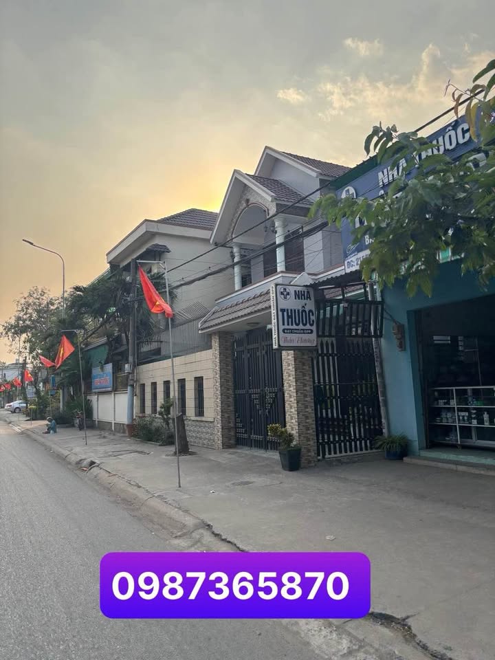 Nhà Cấp 4 Dĩ An 100m² - Ô Tô Vào Tận Nhà, Sổ Hồng Sẵn!