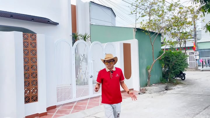 Bán Gấp Nhà Mặt Tiền Nguyễn Huy Tưởng, Long Xuyên - 2 Tỷ/Căn