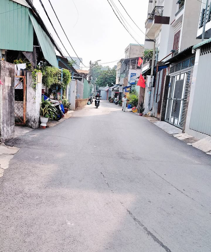 Nhà Quận 12 61.79m² 3.2 Tỷ - Sổ Hồng Sẵn, Ô Tô Đỗ Cửa!