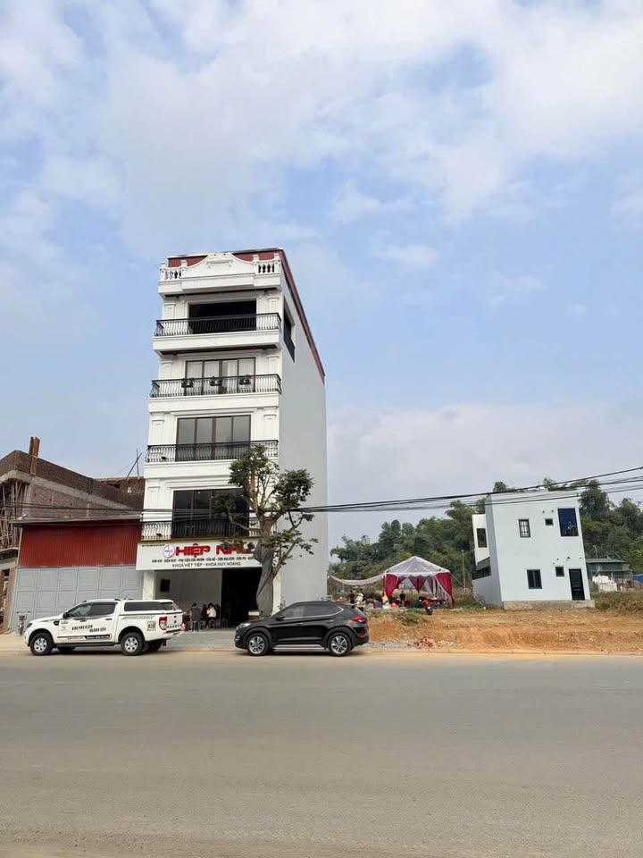 Nhà Phố Trần Phú, Lào Cai 130m² - Mặt tiền kinh doanh đắc địa!