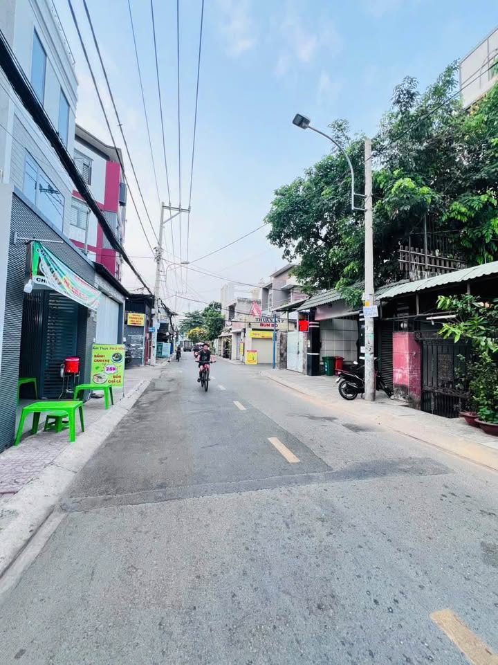 Nhà Phố Mặt Tiền Kinh Doanh Hoàng Diệu 2, Thủ Đức - 180m², 17.5 Tỷ