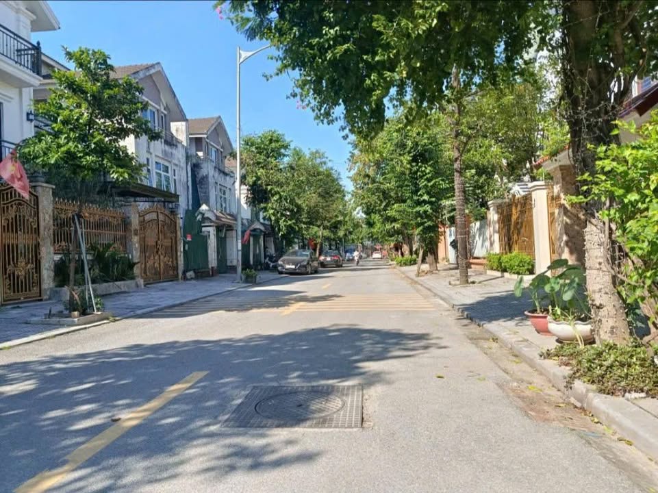 Biệt thự Văn Phú Hà Đông 200m² - Giá 3x Tỷ, Sẵn Sàng Xây Dựng Theo Ý Muốn