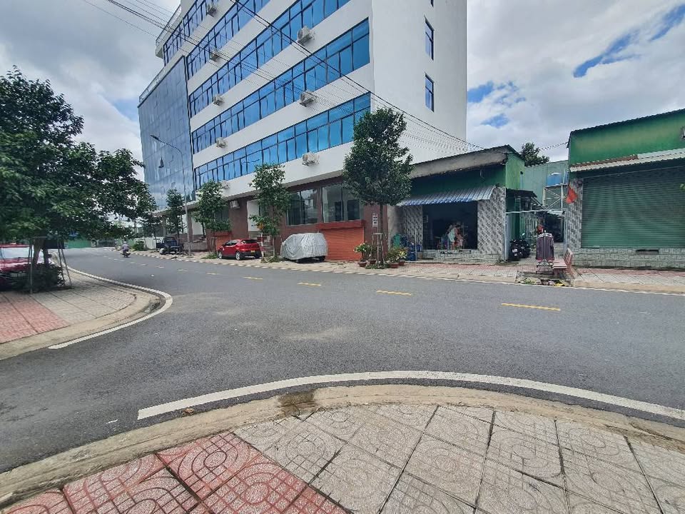 Đất Dĩ An 180m² Sổ Hồng Riêng - Giảm Sốc 400 Triệu Chỉ Còn 3.4 Tỷ