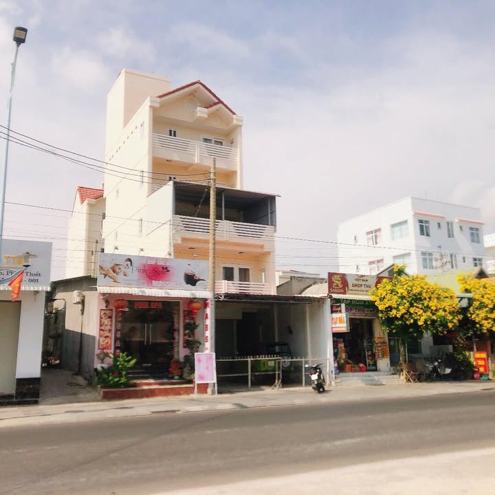 Bán Khách Sạn Mặt Tiền Nguyễn Đình Chiểu Mũi Né 203.7m² - Kinh Doanh Ngay