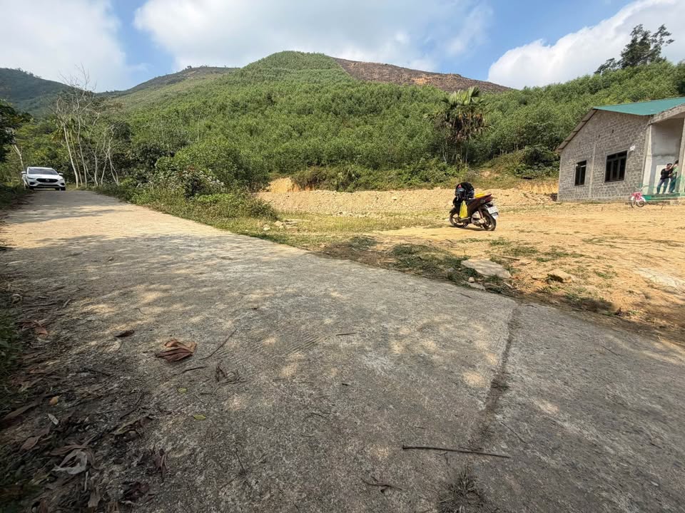 Bán đất Yên Thủy Hòa Bình 1300m² giá 6xx triệu - Nghỉ dưỡng lý tưởng!