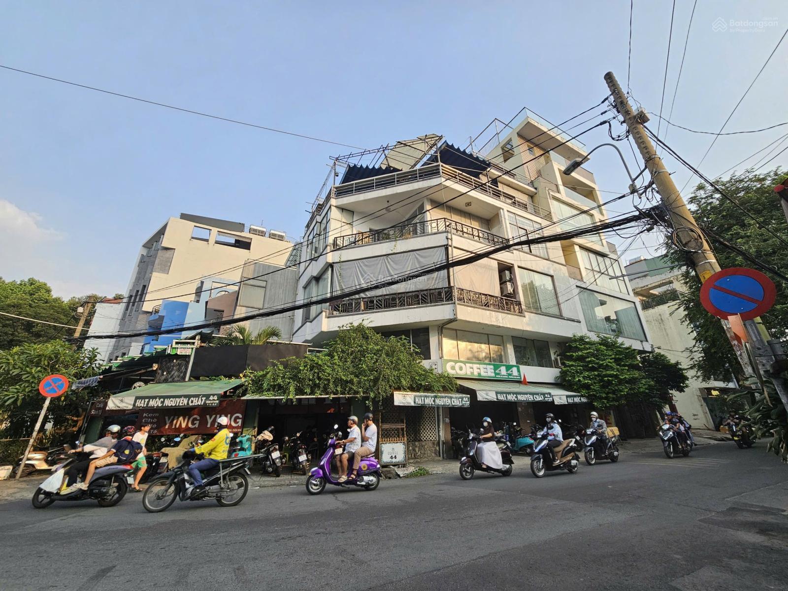 Nhà phố Quận 10 góc 2MT 500m² - Vị trí đắc địa kinh doanh ngay!