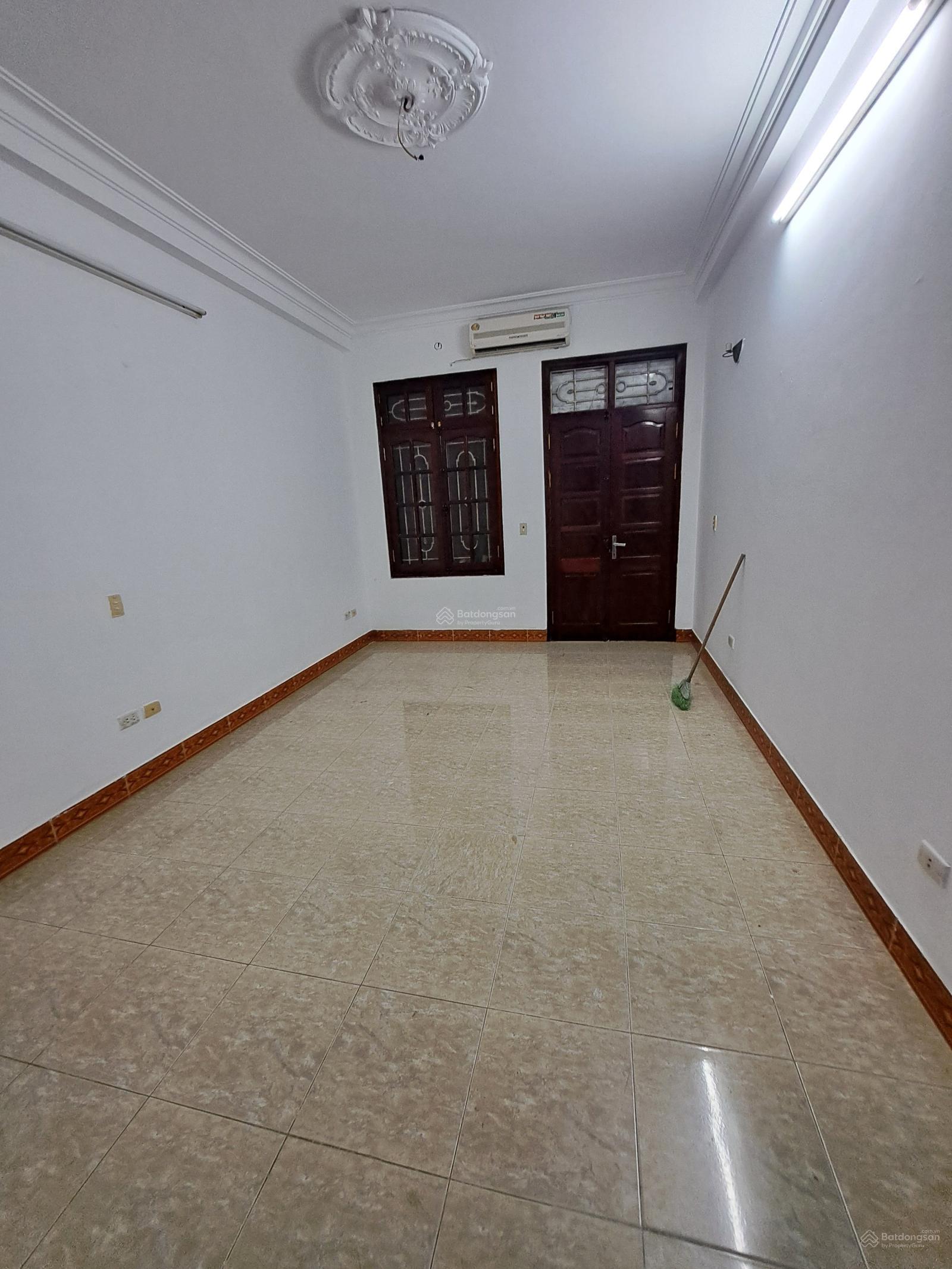 Cho thuê nhà 4 tầng 50m² Hoàng Quốc Việt, Cầu Giấy - Ngõ ô tô, sẵn ở ngay