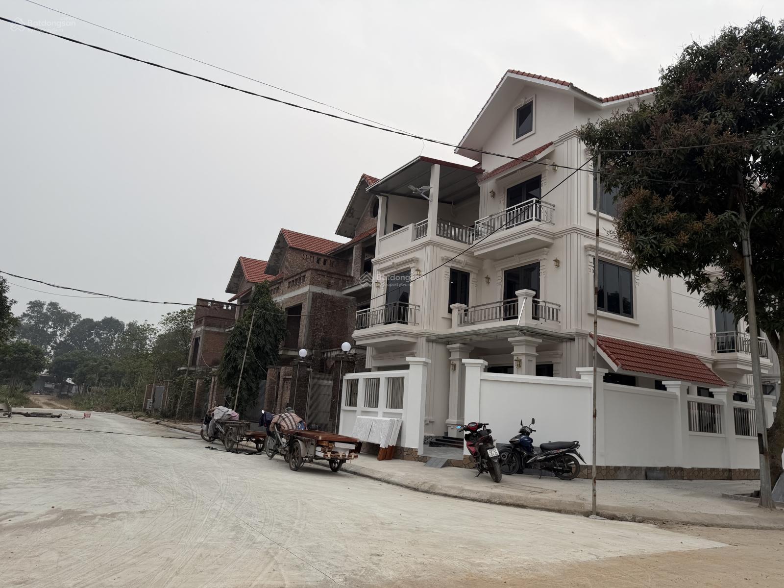 Biệt thự Vinaconex 2 Quang Minh 196m² - Sổ đỏ sang tên, vị trí đắc địa