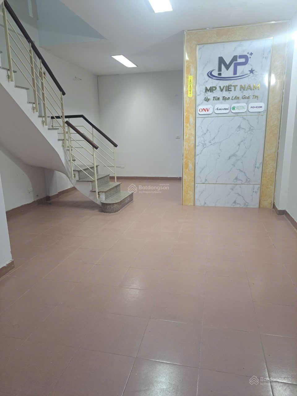 Nhà 50m² Hoàng Quốc Việt, Cầu Giấy - 5 Tầng, Ô tô Tải - 20 Triệu/Tháng