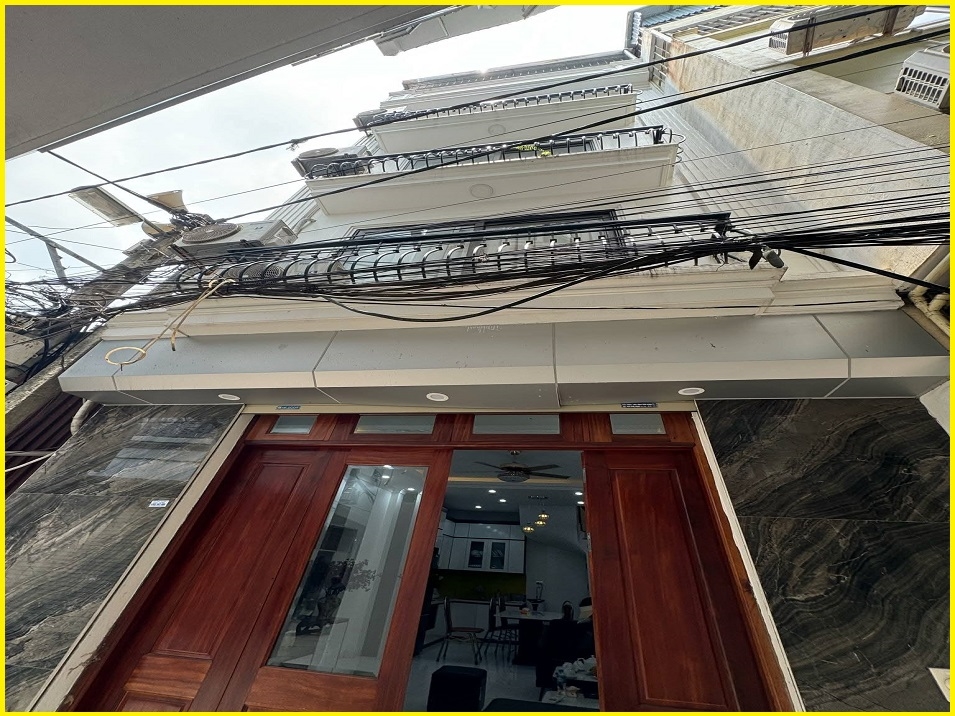 Nhà 6 Tầng Thang Máy Cầu Giấy 42m² - Sát Công Viên Cầu Giấy