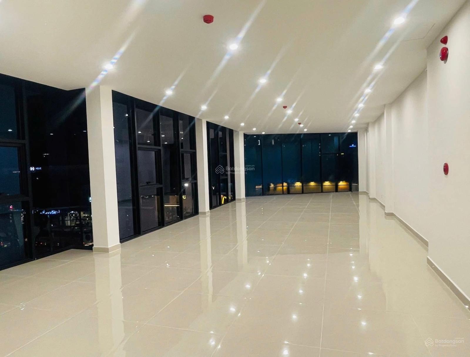 Cho thuê tòa nhà 7 tầng Nguyễn Văn Linh 805m² - Vị trí đắc địa sinh lời!