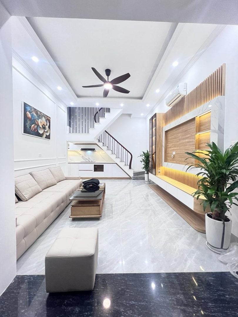 Nhà Xuân La, Tây Hồ - 35m² 5 Tầng, Full Nội Thất, 7 Tỷ - Sẵn Sàng Ở Ngay!