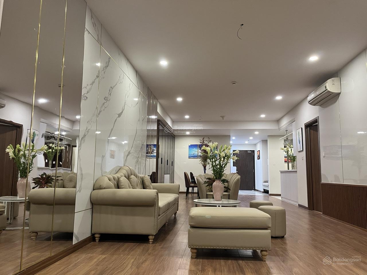 Thuê căn hộ Discovery Complex 210m² - View Hồ Tây, Full nội thất!