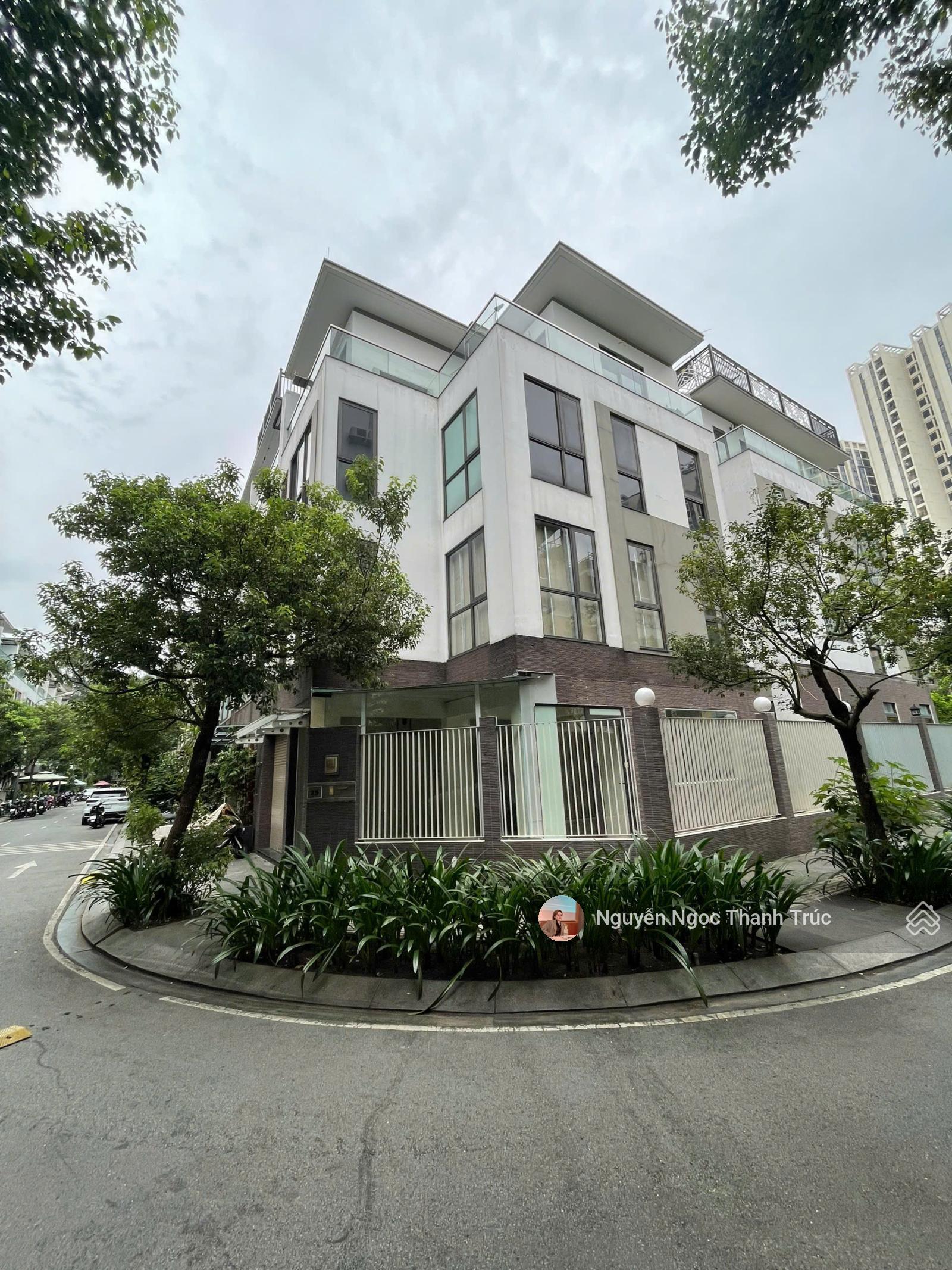 Cho thuê Biệt thự Hà Đô Centrosa Quận 10 - 126m² KD Sầm uất