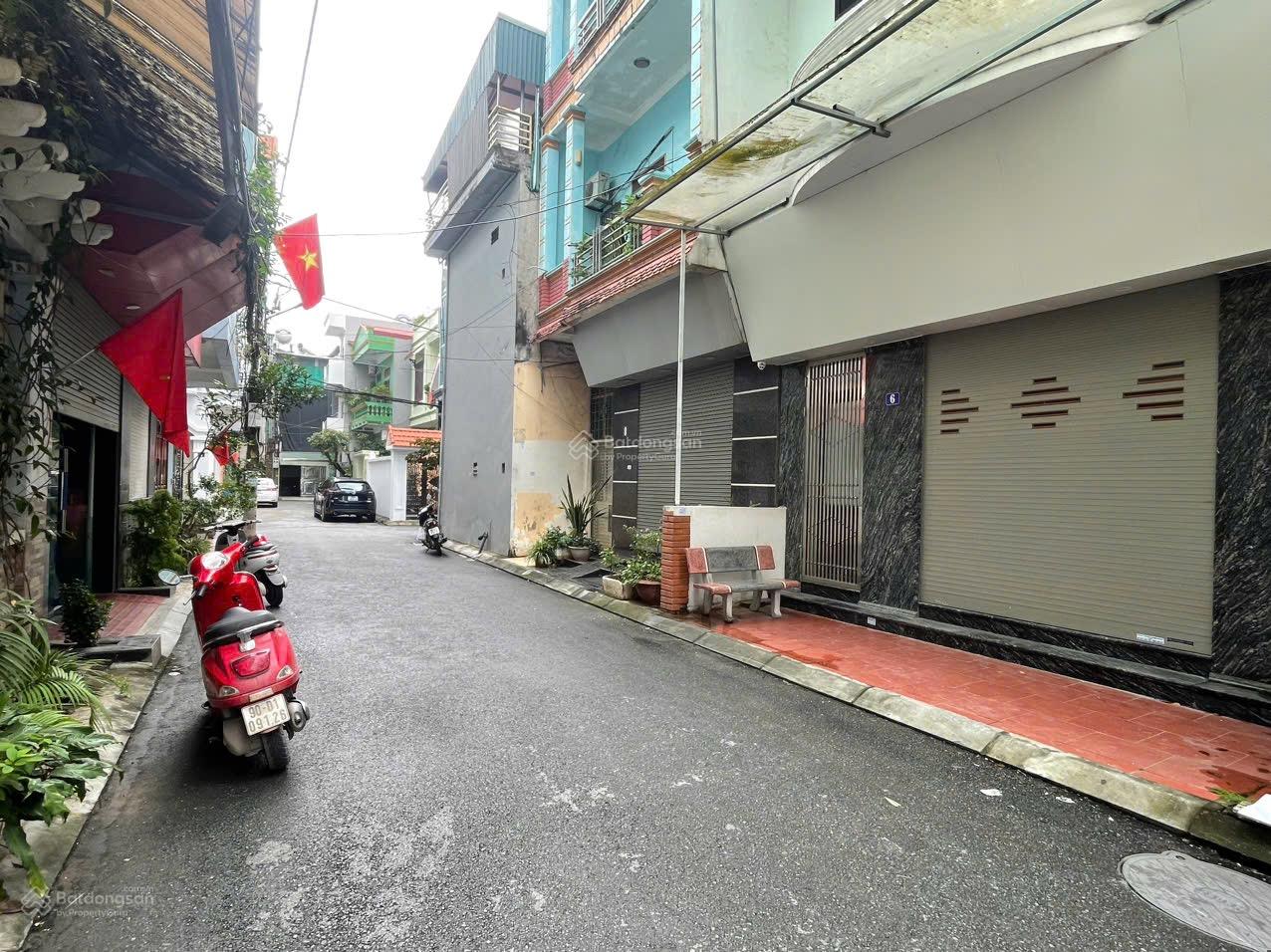 Nhà Riêng Phường Hai Bà Trưng 98m² - Ô Tô Vào Tận Nhà, Kinh Doanh Tốt!