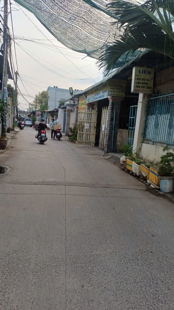 Nhà 3PN Trấn Biên 150m² Sổ Đỏ Giá 2.55 Tỷ - Hẻm Xe Hơi Thông Thoáng