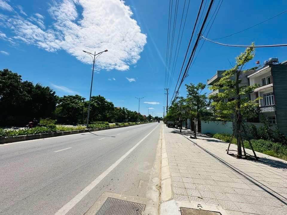 Nhà phố Lý Thánh Tông Đồng Hới 350m² - Mặt tiền kinh doanh đỉnh cao!